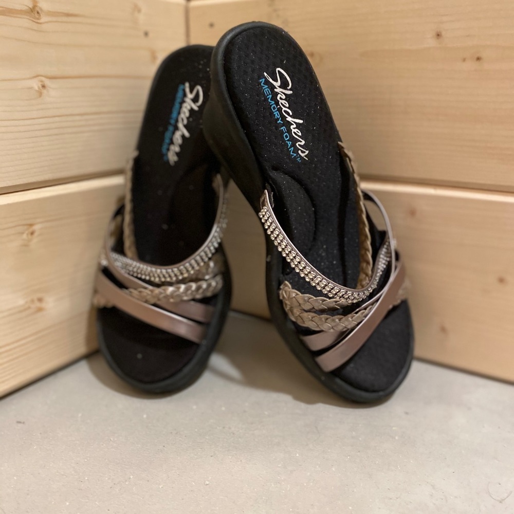 Sketchers Memory foam heels